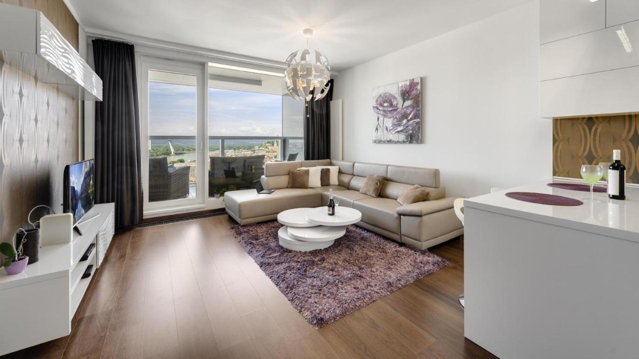 Panorama - Sunset And Castle View, 22Nd Floor, Garage, Ac Apartment บราติสลาวา ภายนอก รูปภาพ