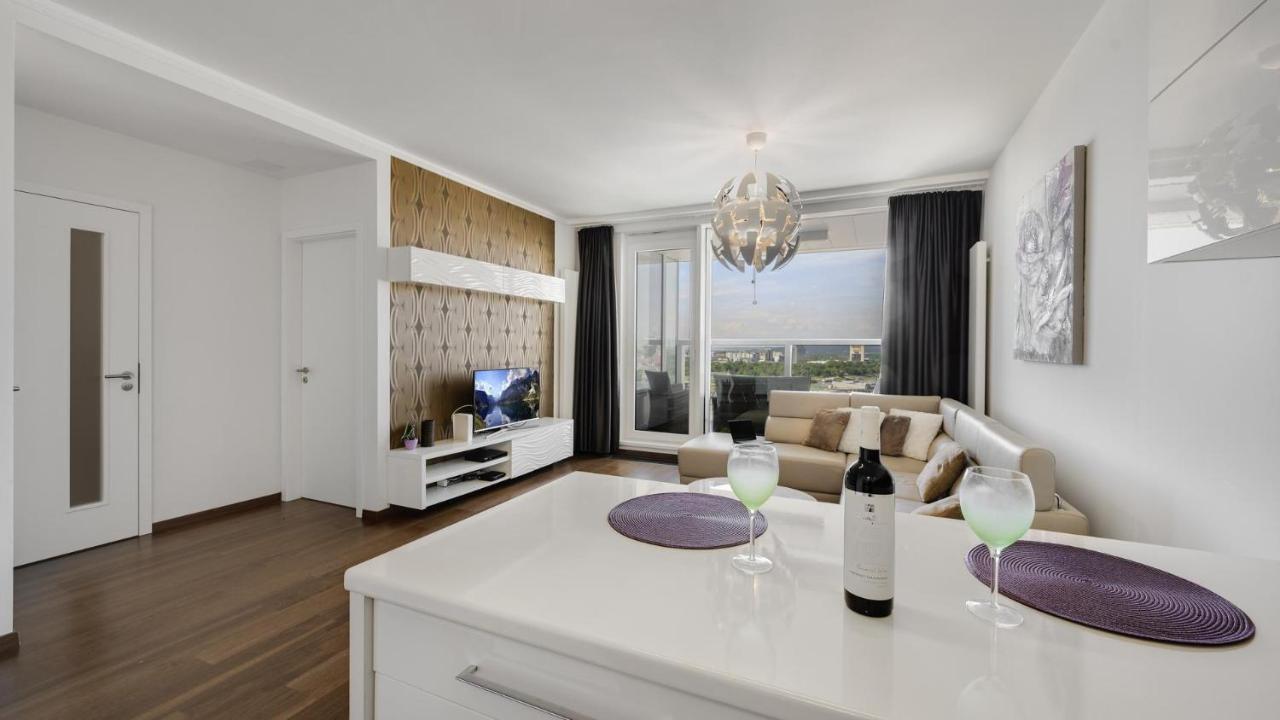 Panorama - Sunset And Castle View, 22Nd Floor, Garage, Ac Apartment บราติสลาวา ภายนอก รูปภาพ