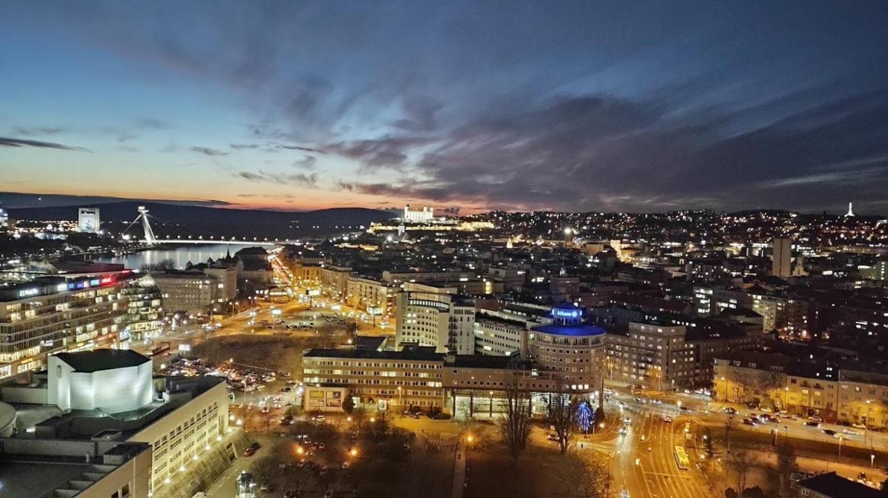 Panorama - Sunset And Castle View, 22Nd Floor, Garage, Ac Apartment บราติสลาวา ภายนอก รูปภาพ